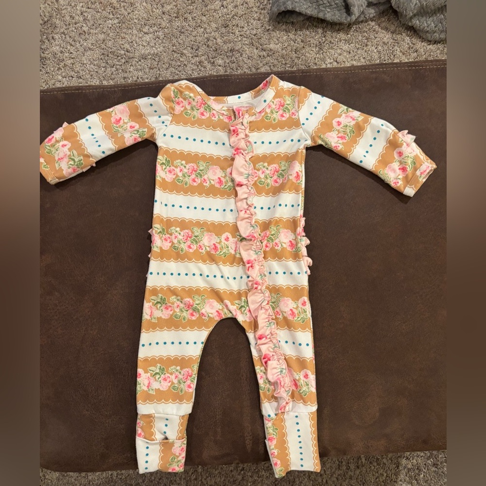 SweetHoney lounge. 6 month.